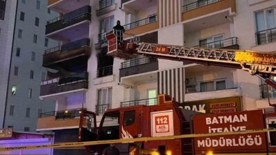 Batman ilindeki bir apartman dairesinde çıkan yangın, itfaiye ekipleri tarafından