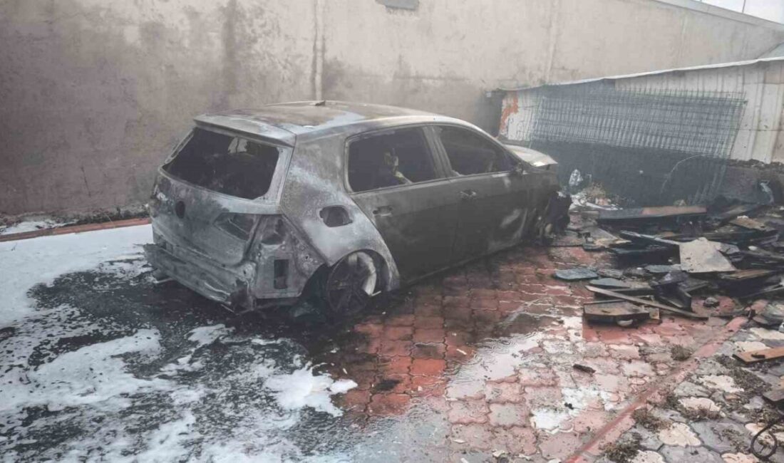 Batman’da bulunan bir sitenin otoparkında park halinde bulunan 3 araç,