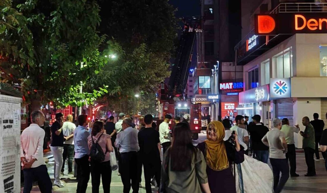 Batman’da bulunan 5 katlı bir plazanın koridorunda çıkan yangın, itfaiye