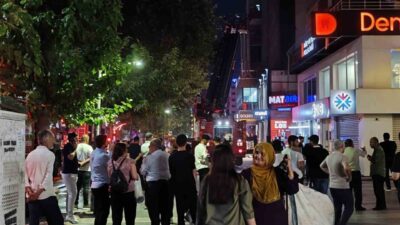 Batman’da bulunan 5 katlı bir plazanın koridorunda çıkan yangın, itfaiye
