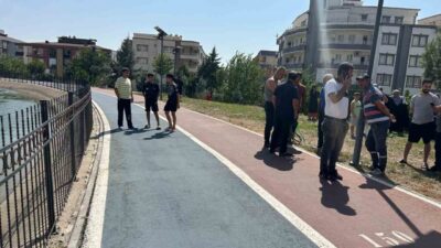 Batman’ın Çamlıtepe Mahallesi’nde, Doğa Sitesi arkasında kendi kendine fotoğraf çekmeye