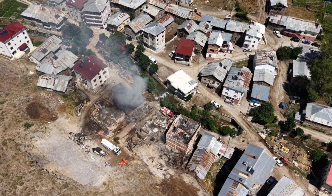 Bayburt’un Yazyurdu köyünde meydana gelen yangının sebep olduğu hasarın tespit