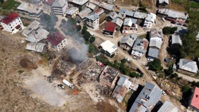 Bayburt’un Yazyurdu köyünde meydana gelen yangının sebep olduğu hasarın tespit