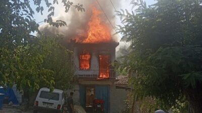 İzmir Bayındır ilçesinde, henüz bilinmeyen sebeple meydana gelen bir yangın