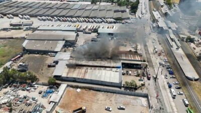 İzmir’de Bayraklı ilçesinde bir otomotiv iş yerinde meydana gelen yangına,