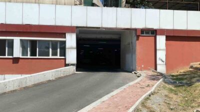 İstanbul Bayrampaşa ilçesinde bir pazar yerinde erkek bir ceset bulundu.