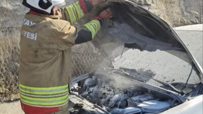 Hatay’ın Belen ilçesinde, seyir halindeyken motor kısmı alev topuna dönen