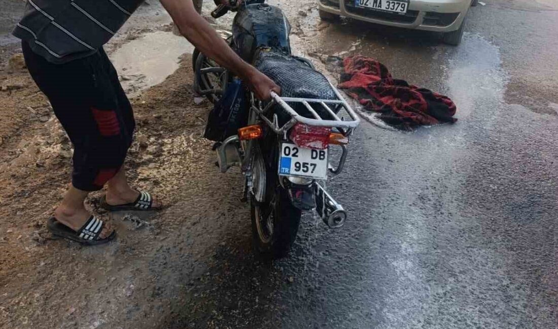 Besni ilçesinde meydana gelen motosiklet yangını, Adıyaman itfaiye ekiplerinin hızlı