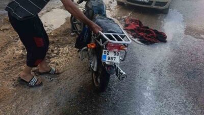 Besni ilçesinde meydana gelen motosiklet yangını, Adıyaman itfaiye ekiplerinin hızlı