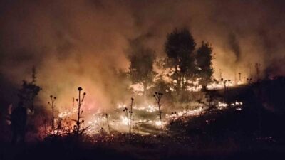 Şırnak’ın Bestler Dereler bölgesinde bulunan 120 dönümlük bir tarla, yangın