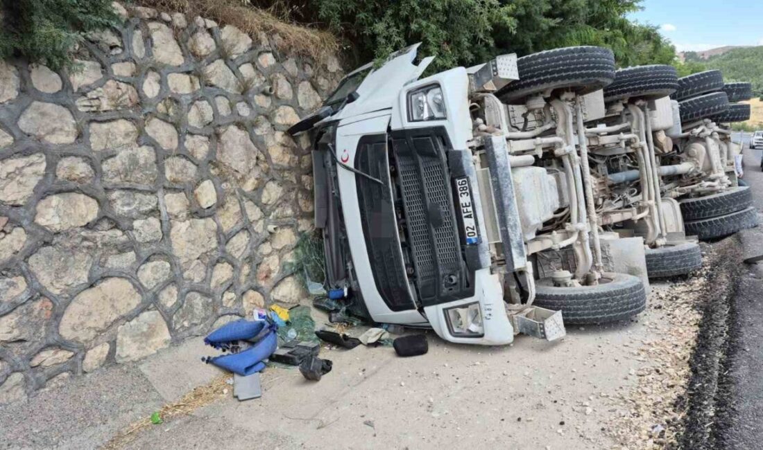Adıyaman’da meydana gelen bir olayda, beton mikseri kontrolden çıkarak devrildi