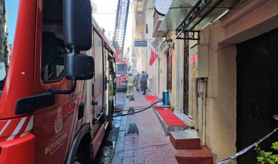 Beyoğlu İstiklal Caddesi’nde bir restoranda yangın meydana geldi ve ekipler
