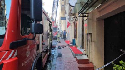 Beyoğlu İstiklal Caddesi’nde bir restoranda yangın meydana geldi ve ekipler