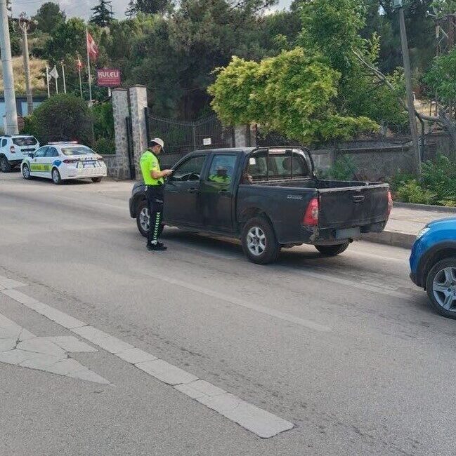 Bilecik İl Emniyet Müdürlüğü ekipleri, yaptıkları denetimler sonucunda aranan 1