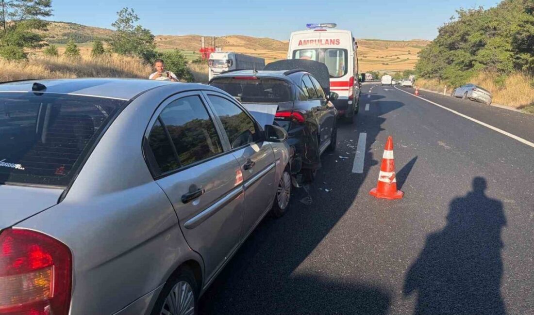 Bozüyük ilçesinde meydana gelen zincirleme trafik kazasında 2 çocuk yaralandı.