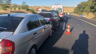 Bozüyük ilçesinde meydana gelen zincirleme trafik kazasında 2 çocuk yaralandı.