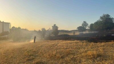 Bilecik’te, Hürriyet Mahallesi Zirvekent bölgesinde arazi yangını kontrolden çıkmadan önce