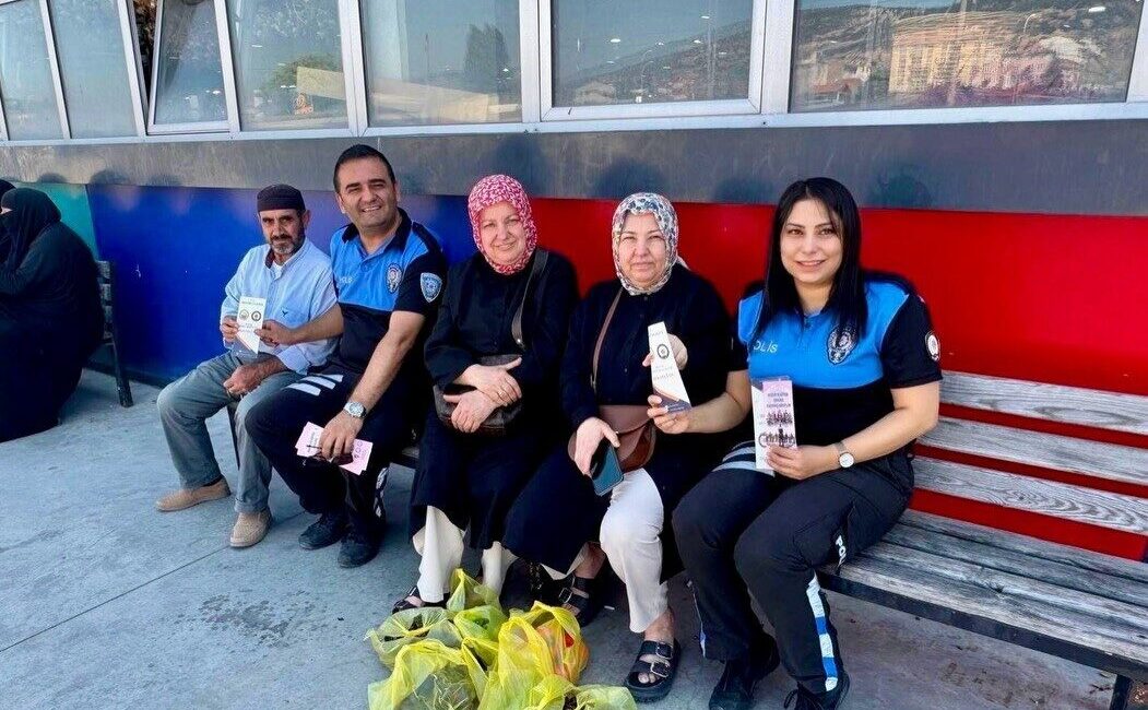 Bozüyük ilçesindeki vatandaşlar dolandırıcılık konusunda uyarıldı. Bozüyük İlçe Emniyet Müdürlüğü
