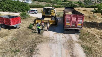 Bilecik’te jandarma birimleri, Kuyubaşı köyünde buğday hasatı yapan çiftçilere uyarılarda