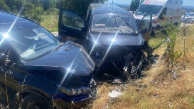 Bilecik’in Bozüyük ilçesinde meydana gelen trafik kazasında iki aracın kafa