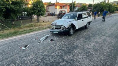 Bilecik ilinde meydana gelen trafik kazasında, aynı yönde seyreden bir