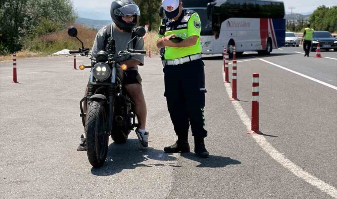 Bozüyük ilçesinde motosiklet sürücülerine güvenli sürüş eğitimi verildiği bildirildi. Bozüyük