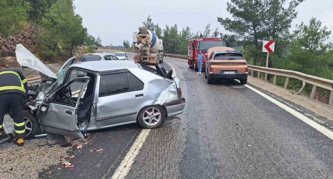 Bilecik’te meydana gelen bir zincirleme trafik kazasında 2 kişi yaralandı.