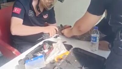 Eskişehir Şehir Hastanesi’nde bir mahkum, bileğine sıkışan kelepçeden itfaiye ekiplerinin