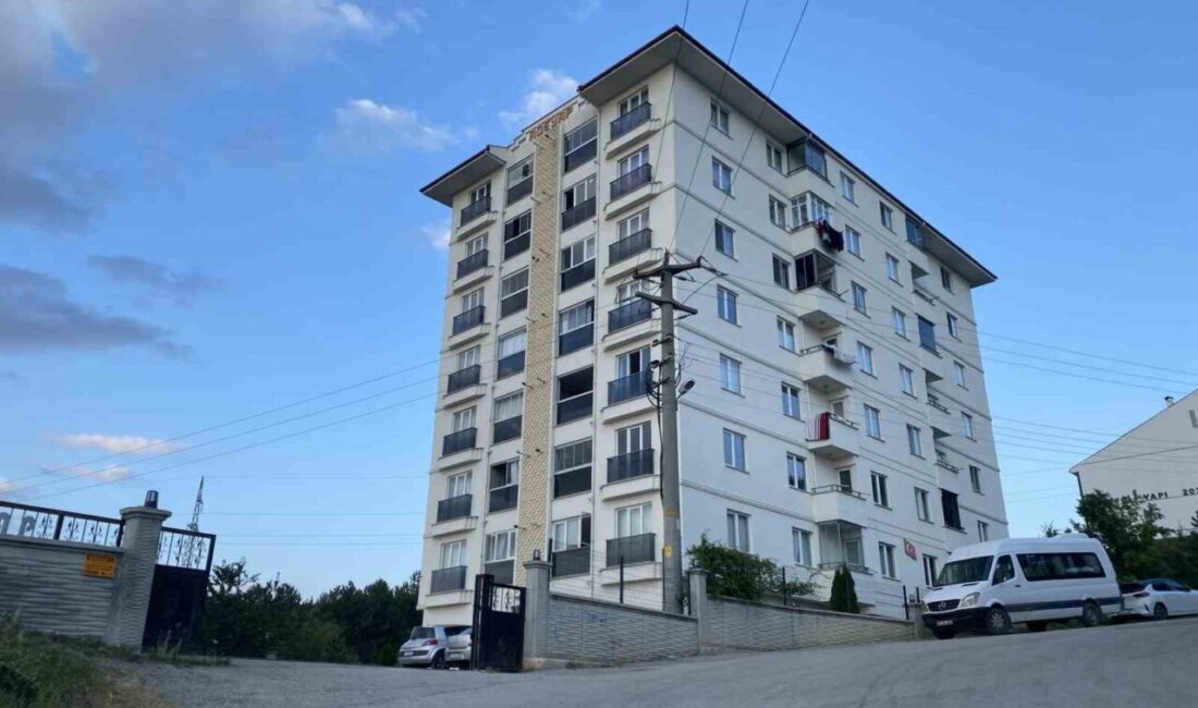 Kastamonu’da, Mehmet Akif Ersoy Mahallesi Karaca Sokak’ta bulunan bir binanın