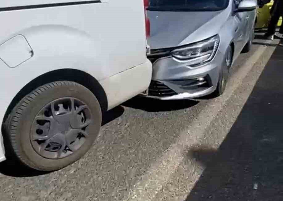 Bingöl ilinde meydana gelen zincirleme trafik kazası maddi hasarla sonuçlandı.