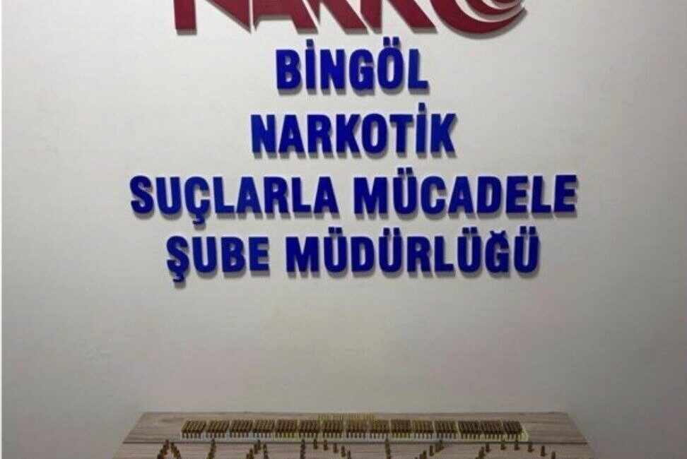 Bingöl’de, şüpheli bir araç durdurulduğunda yapılan aramada 600 fişek bulundu