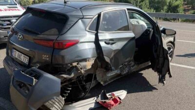 Bingöl’de meydana gelen trafik kazasında otomobilin bariyerlere çarpması sonucunda 2
