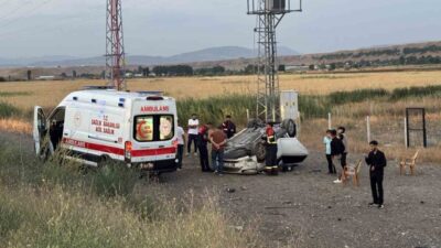 Bingöl’ün Genç ilçesinde meydana gelen trafik kazasında bir aracın takla