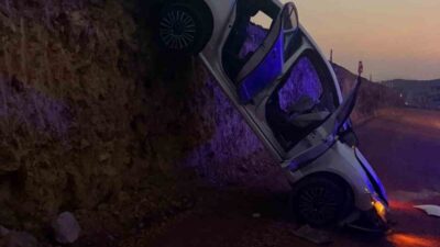 Bingöl-Muş karayolunda, yol yapım çalışmaları sırasında kazılan alana düşen bir