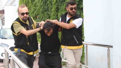 Adana’da meydana gelen olayda, bir adamın birlikte yaşadığı kadını çekiçle