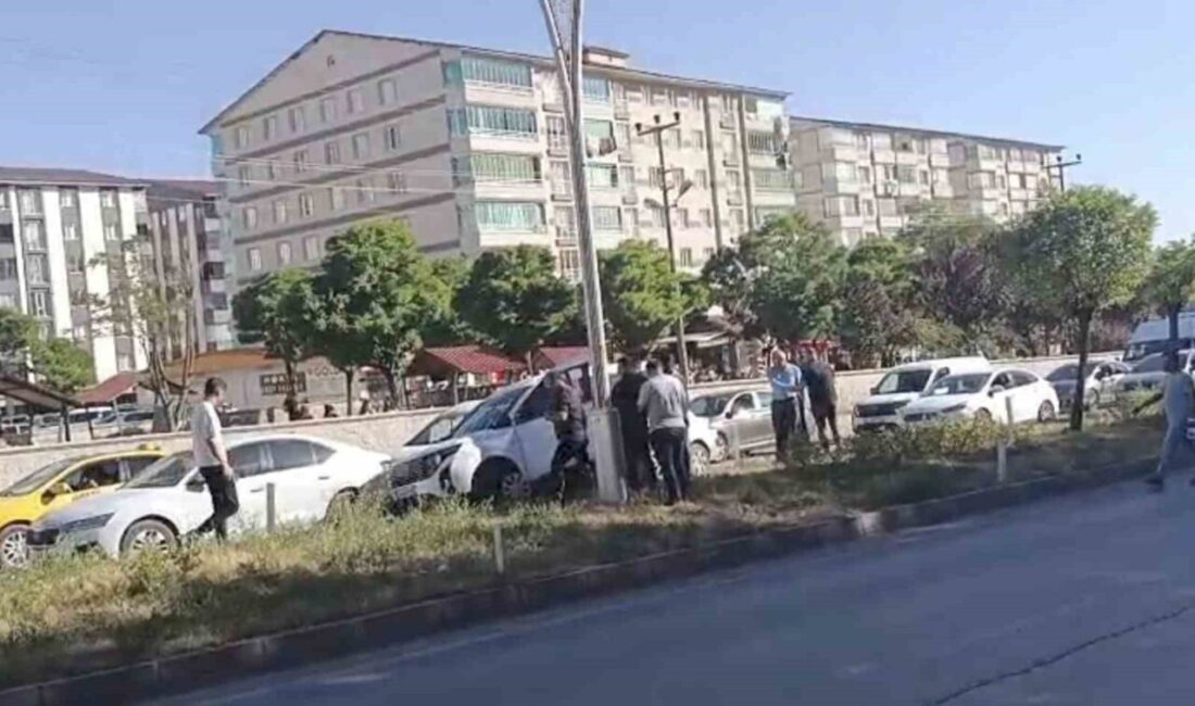 Bitlis’te meydana gelen iki ayrı trafik kazasında toplamda 4 kişi
