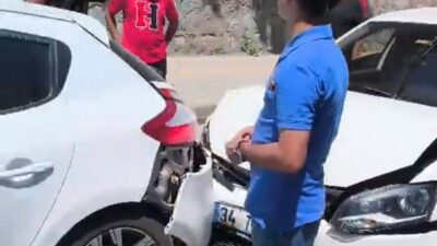Bitlis’te meydana gelen bir trafik kazasında iki aracın çarpışması sonucu