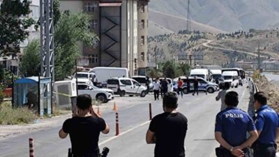 Bitlis’te bir otobüs durağında unutulan bir paket, güvenlik güçlerini alarma