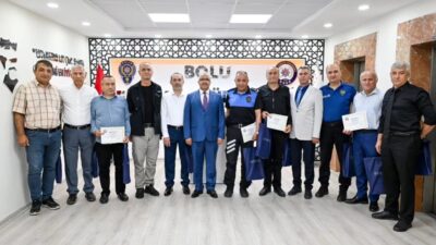 Bolu İl Emniyet Müdürlüğü personeli, emekli olmalarının ardından görev süreleri