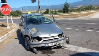 Bolu’da meydana gelen trafik kazasında, sürücüsünün direksiyon hakimiyetini kaybettiği otomobilin