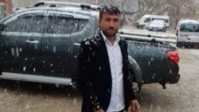 Bir orman işçisi, Bolu’nun Kıbrıscık ilçesinde bir gölette serinlemek için