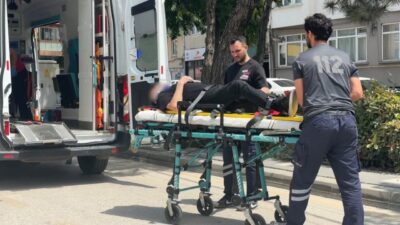 Bolu’da alkollü olduğu belirlenen bir adamın, sokakta yürürken dengesini kaybedip