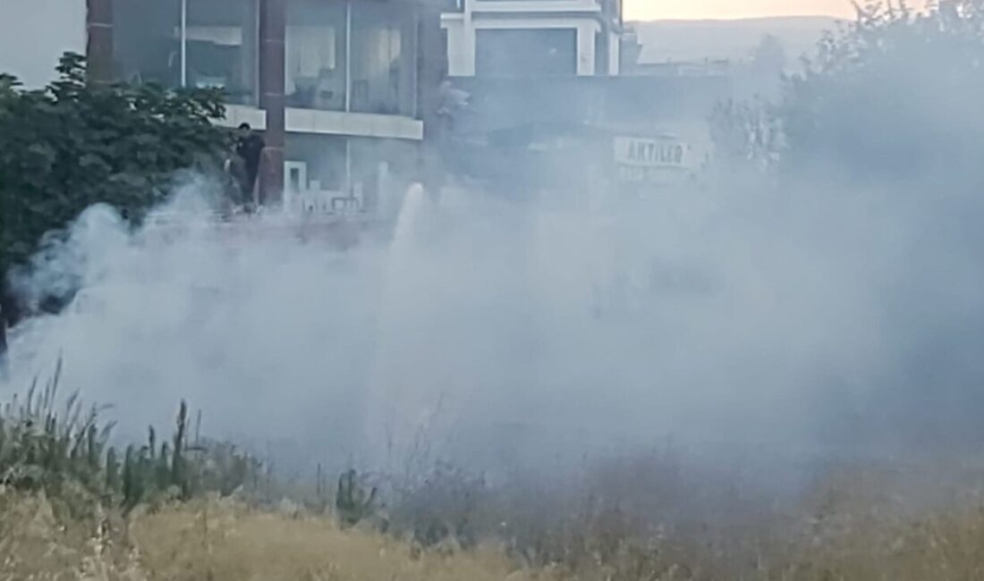 Erdemli ilçesinde meydana gelen yangın, itfaiye ekiplerinin müdahalesiyle bahçeye sıçramadan