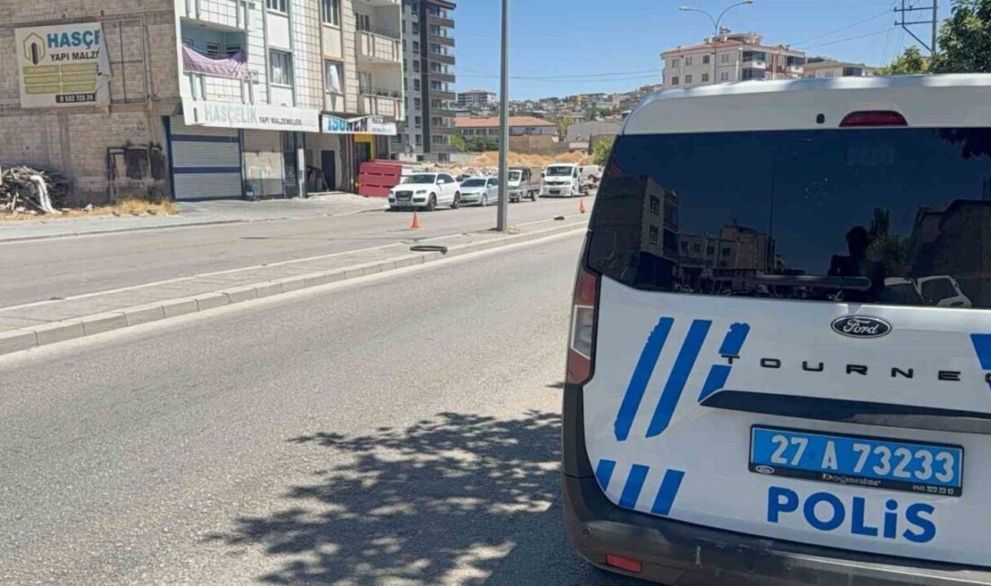 Gaziantep’te, boşanma sürecinde olduğu belirtilen bir kadın, eşi tarafından silahla