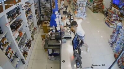 Alanya ilçesindeki bir market soygunundan sonra 10 yaşındaki bir kız