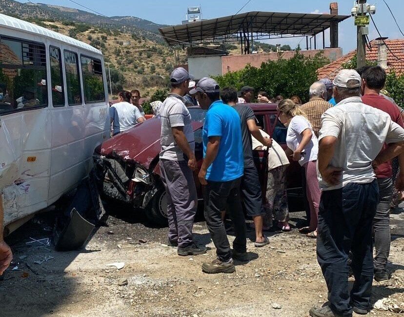 Aydın’ın Bozdoğan ilçesinde, Yeniköy Mahallesi’nde meydana gelen trafik kazasında, işçi