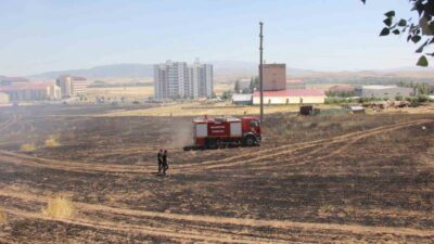 Sivas’ın Zara ilçesinde buğday tarlasında başlayan yangın, yaklaşık olarak 80