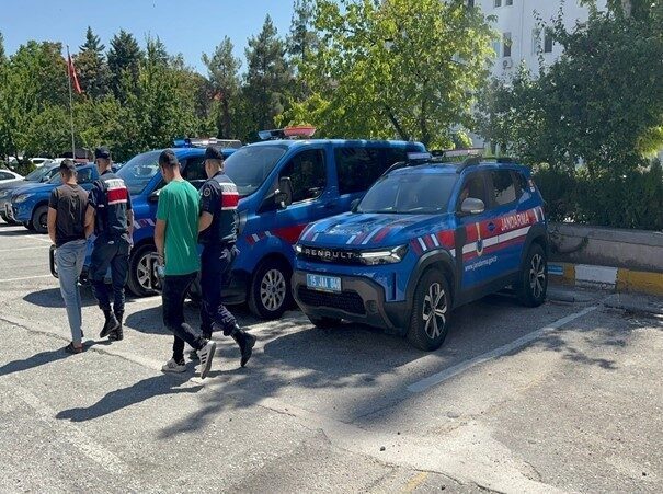 Burdur ilinde jandarma ekipleri tarafından uyuşturucu ticareti yapan ve kullananlar