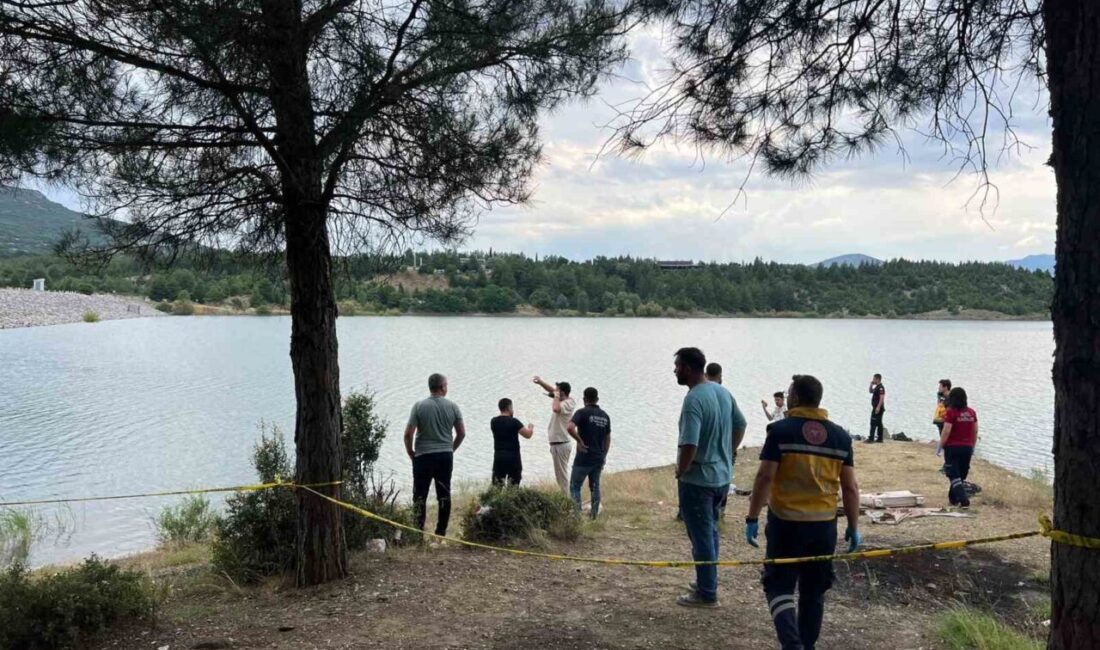Bucak ilçesindeki Onaç Barajı’nda yüzmek için suya giren ve kaybolan