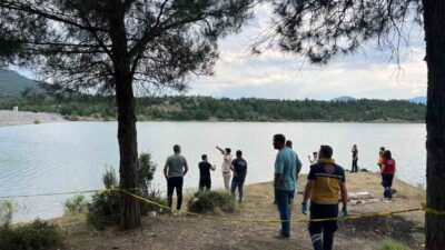 Bucak ilçesindeki Onaç Barajı’nda yüzmek için suya giren ve kaybolan